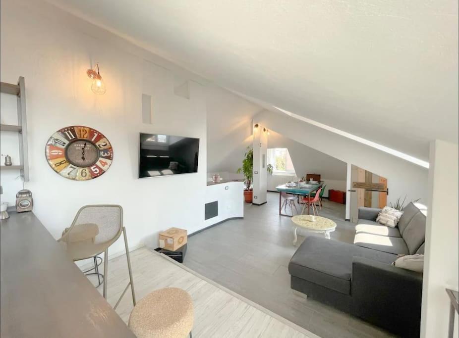 Apartment Mansarda Vista Mare A Zinola Savona