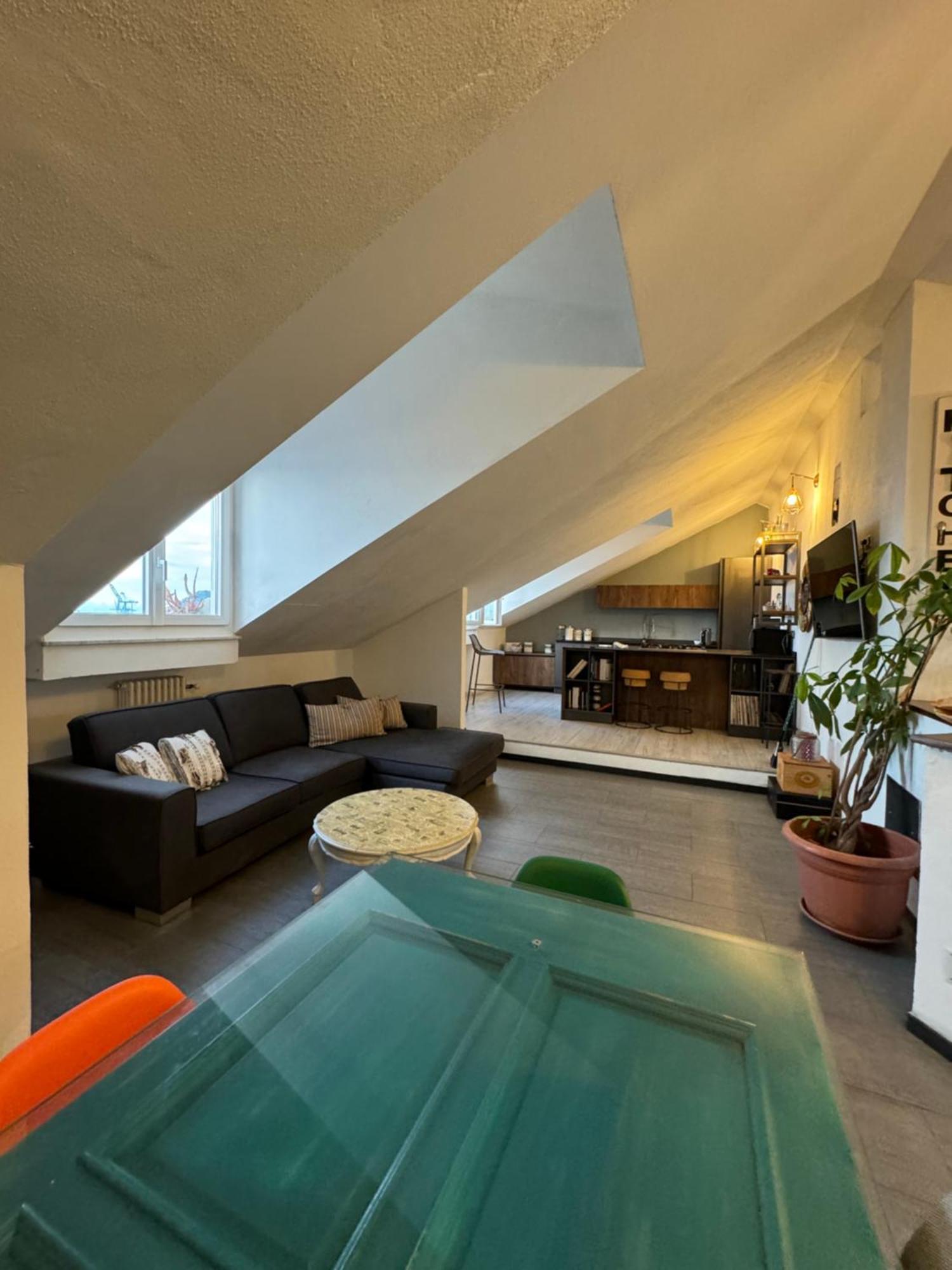 Apartment Mansarda Vista Mare A Zinola *